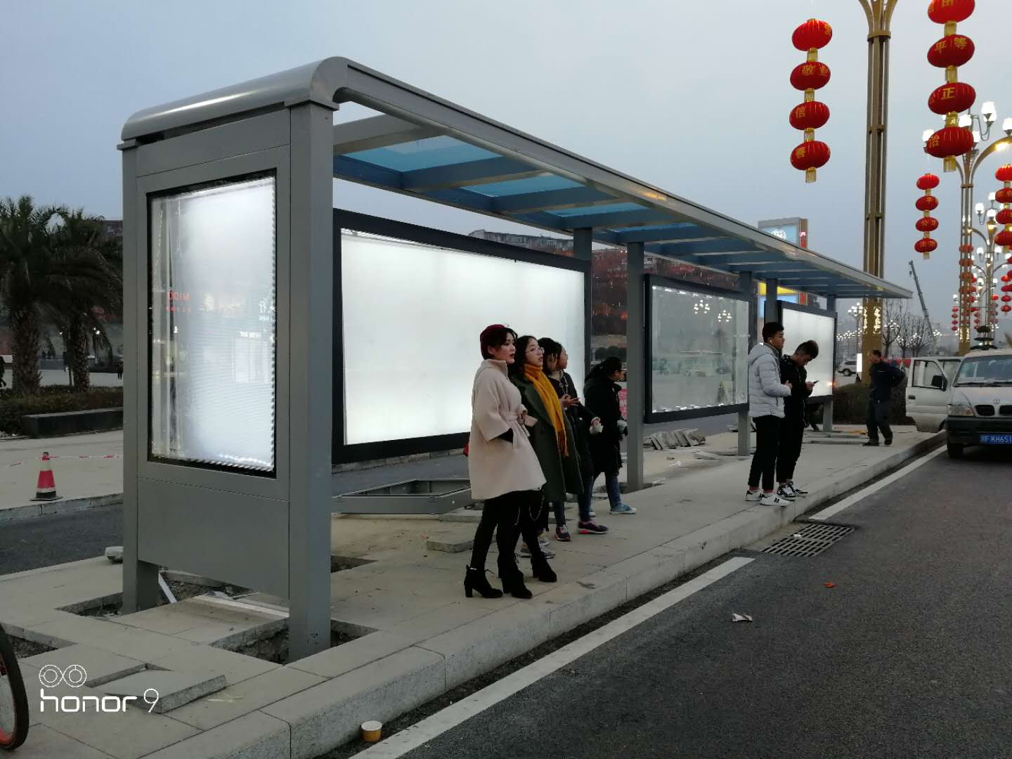 【鑫泰來候車亭】四川省南充市順慶區(qū)/嘉陵區(qū)/高坪區(qū)公交站臺升級改造完成